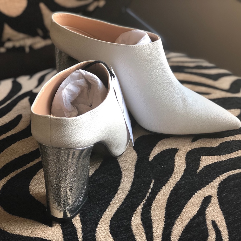 White & Silver Stacked Heel Mule-Sz 9